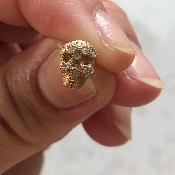 GOLD SKULL DIAMOND EARRINGS - Picture 5 of 8